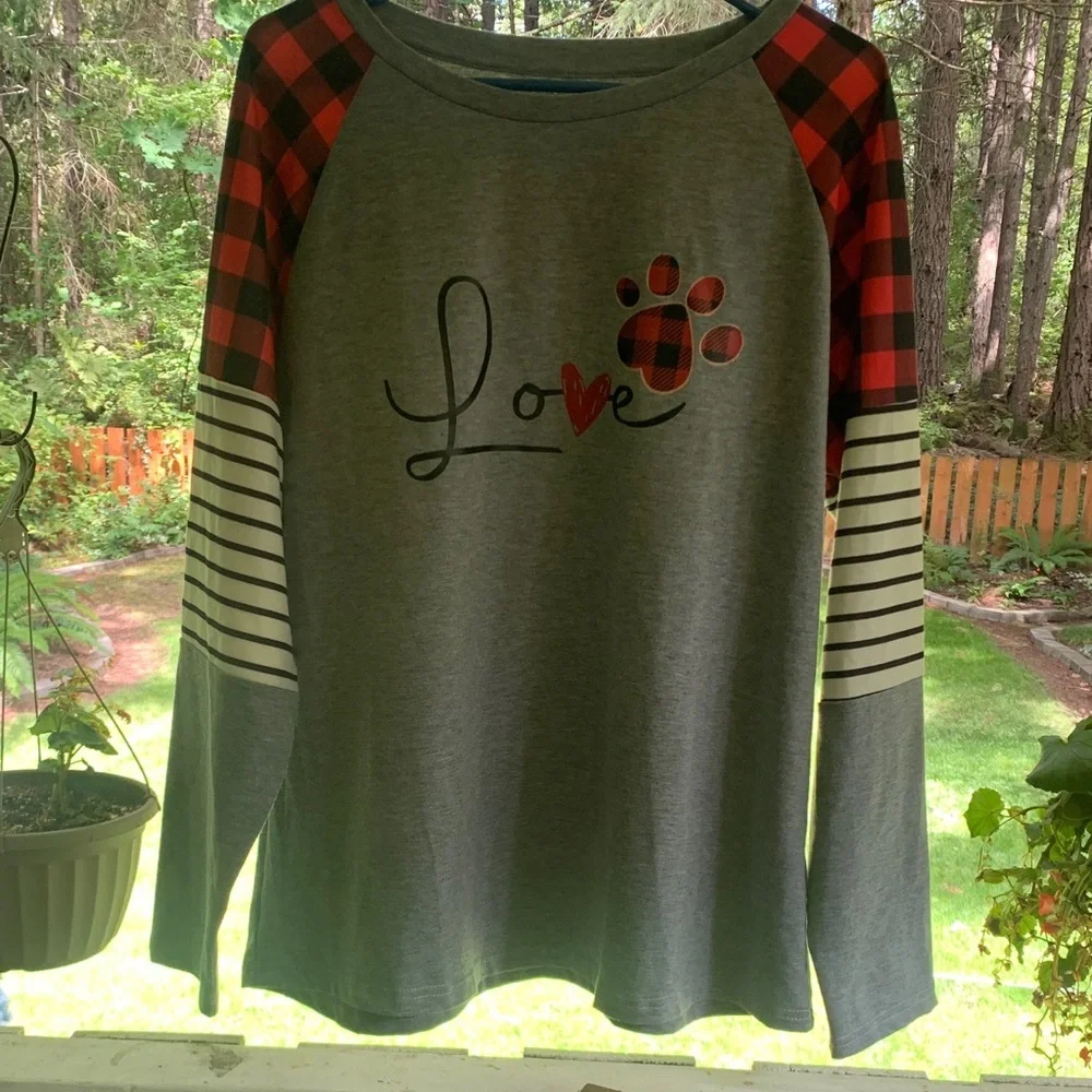 Dog lovers Womens Long Sleeve Shirt NWOT