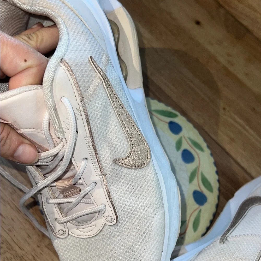 Nike women athletic