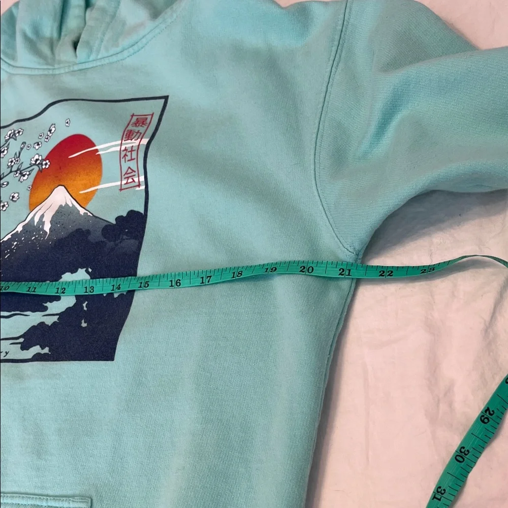 riot society boy’s hoodie size