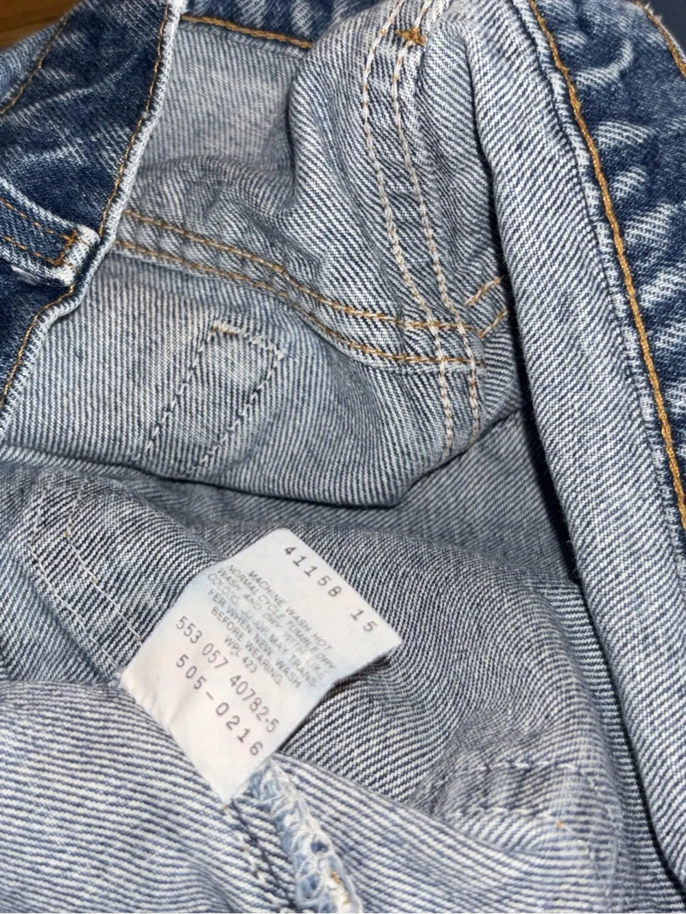 Levi's but callout
