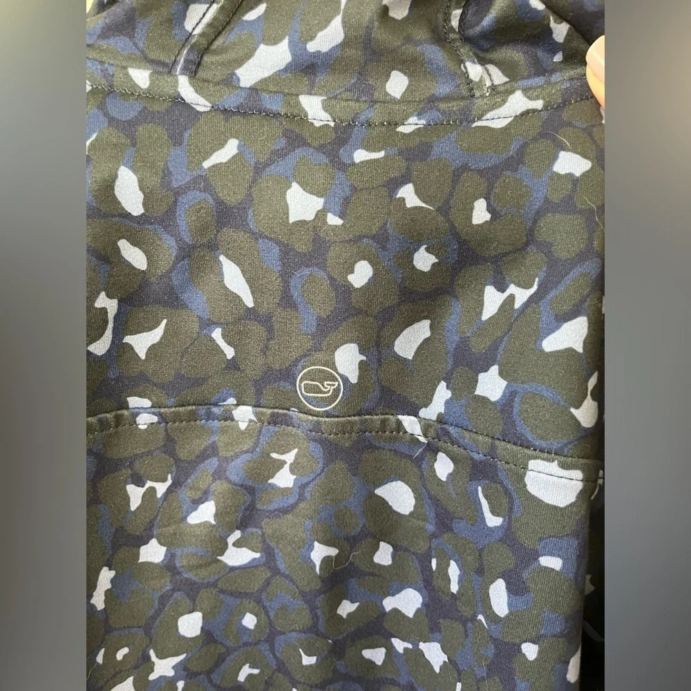 Vineyard Vines hood blue shirt