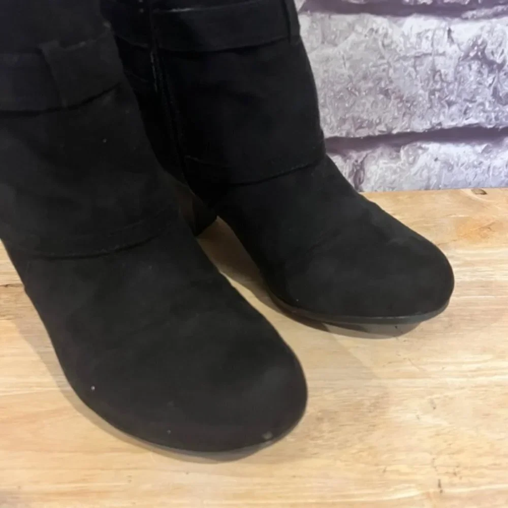 Solanz buckle boots