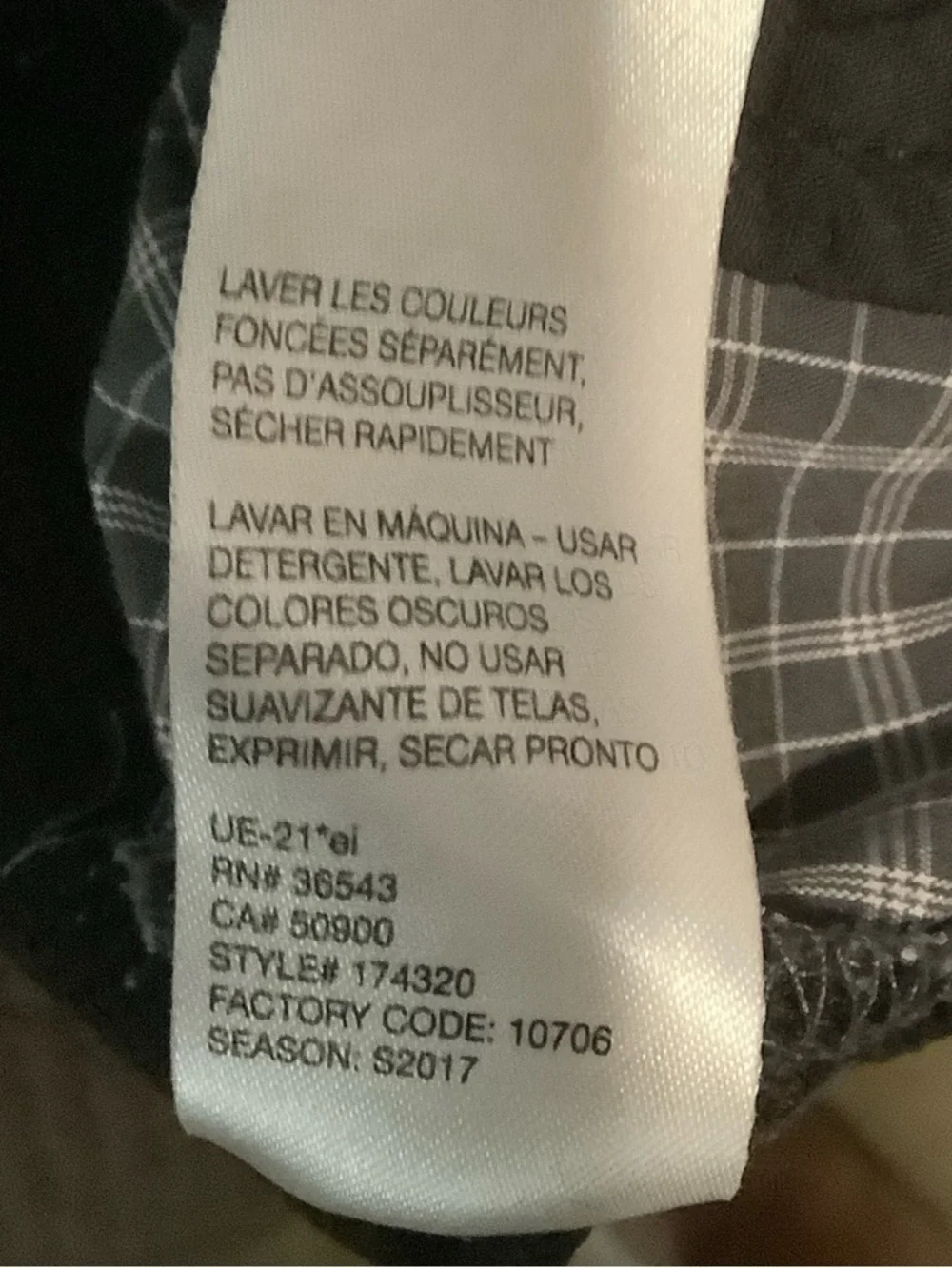 Izod Men’s Gray Plaid Flat Front Shorts