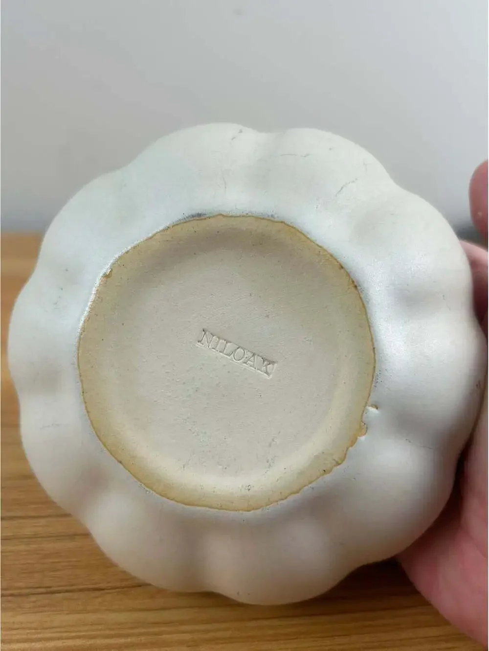 Niloak Art Pottery Scalloped Bowl Planter Vase White Cream Glaze