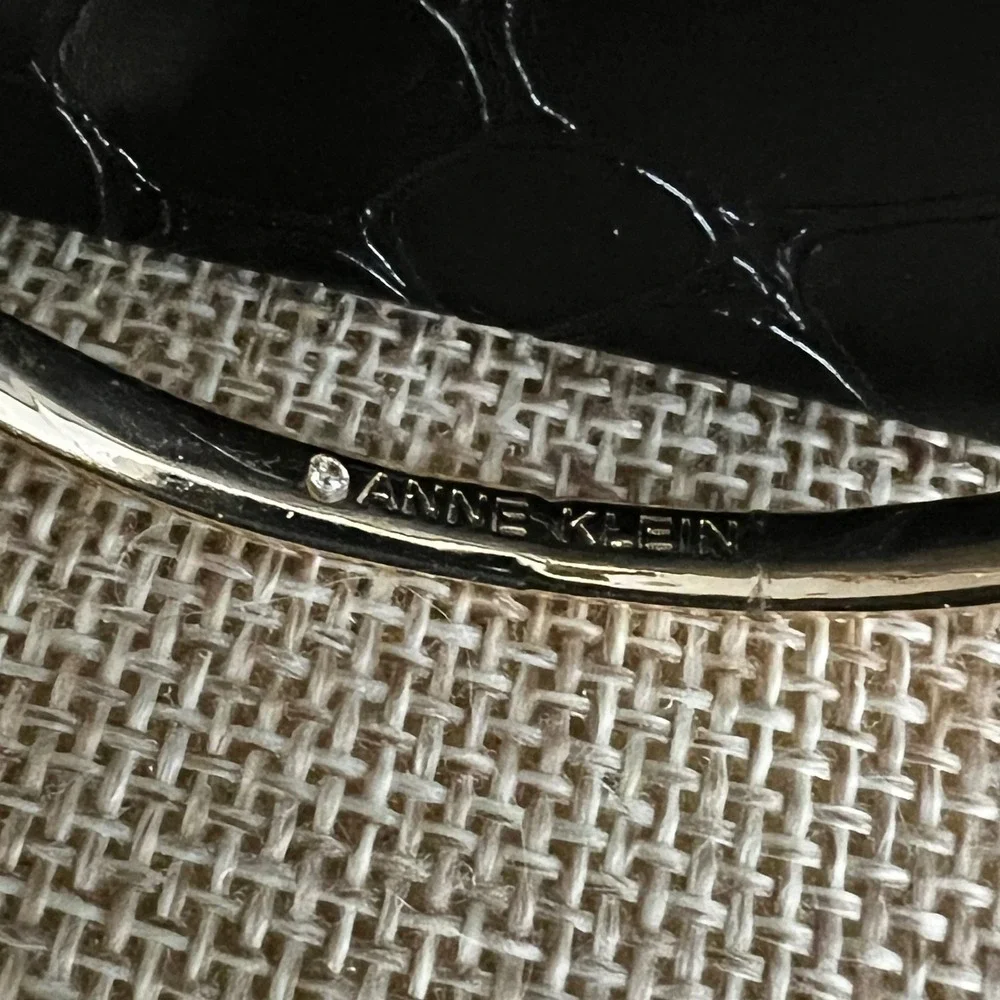 Anne Klein Gold Tone Knot Bangle Bracelet Size 7.75 Minimalist