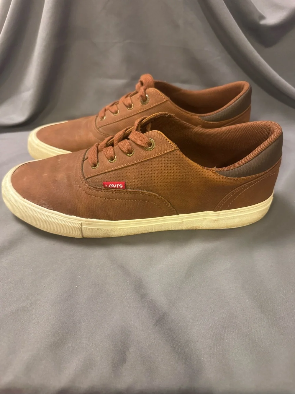 Levis casual low