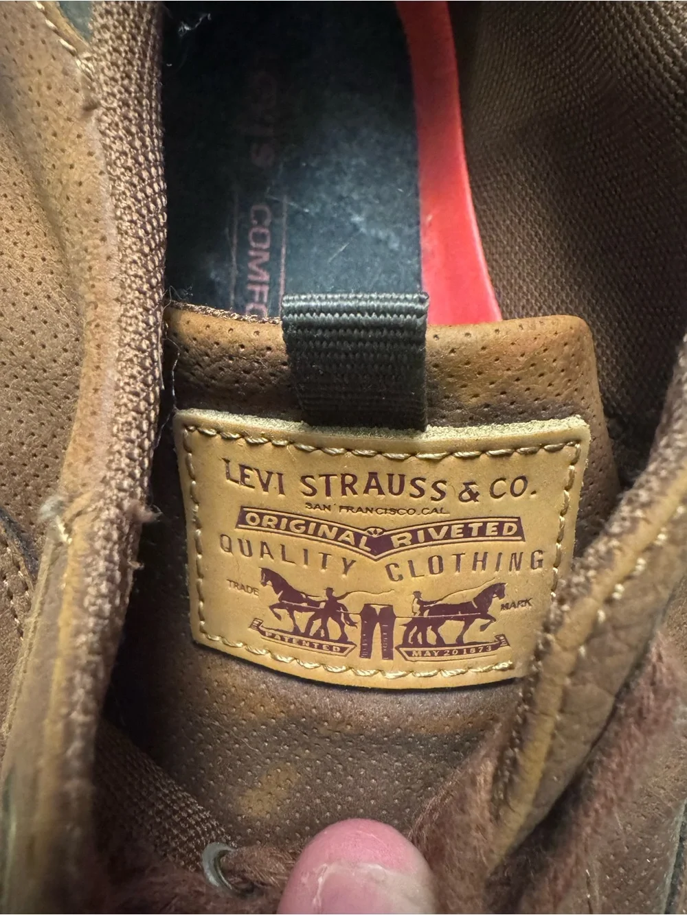 Levis casual low
