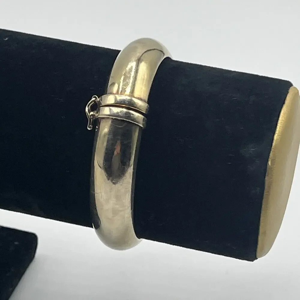 Unbranded sterling silver