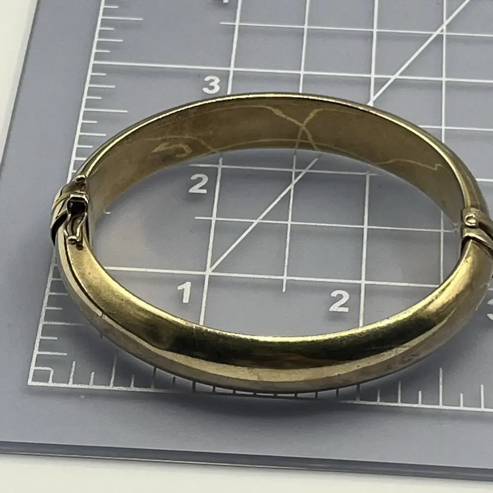 Unbranded sterling silver
