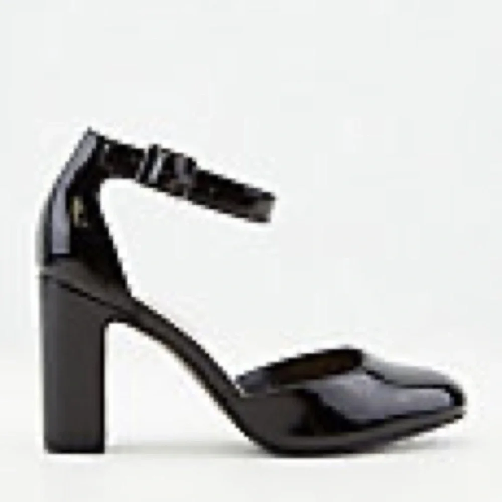 Le Chateau Black Patent Almond Toe and Ankle Strap Heels - New w/out Box
