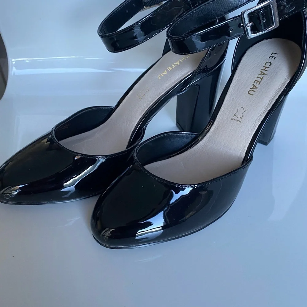 le chateau inch heel