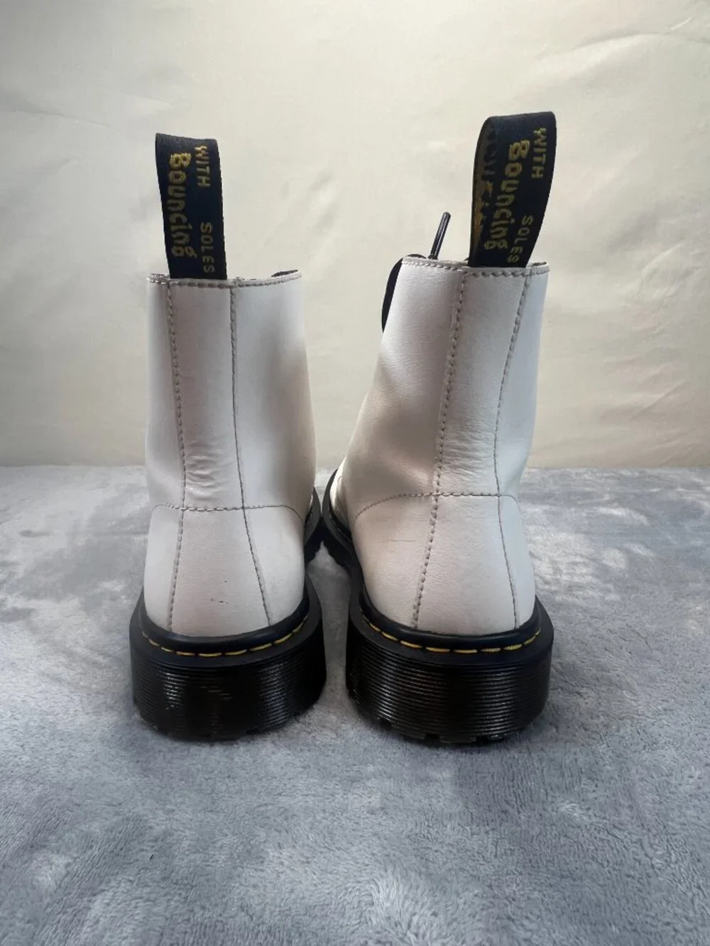 Dr Martens Luana AirWair white boot with yellow trim sz 8