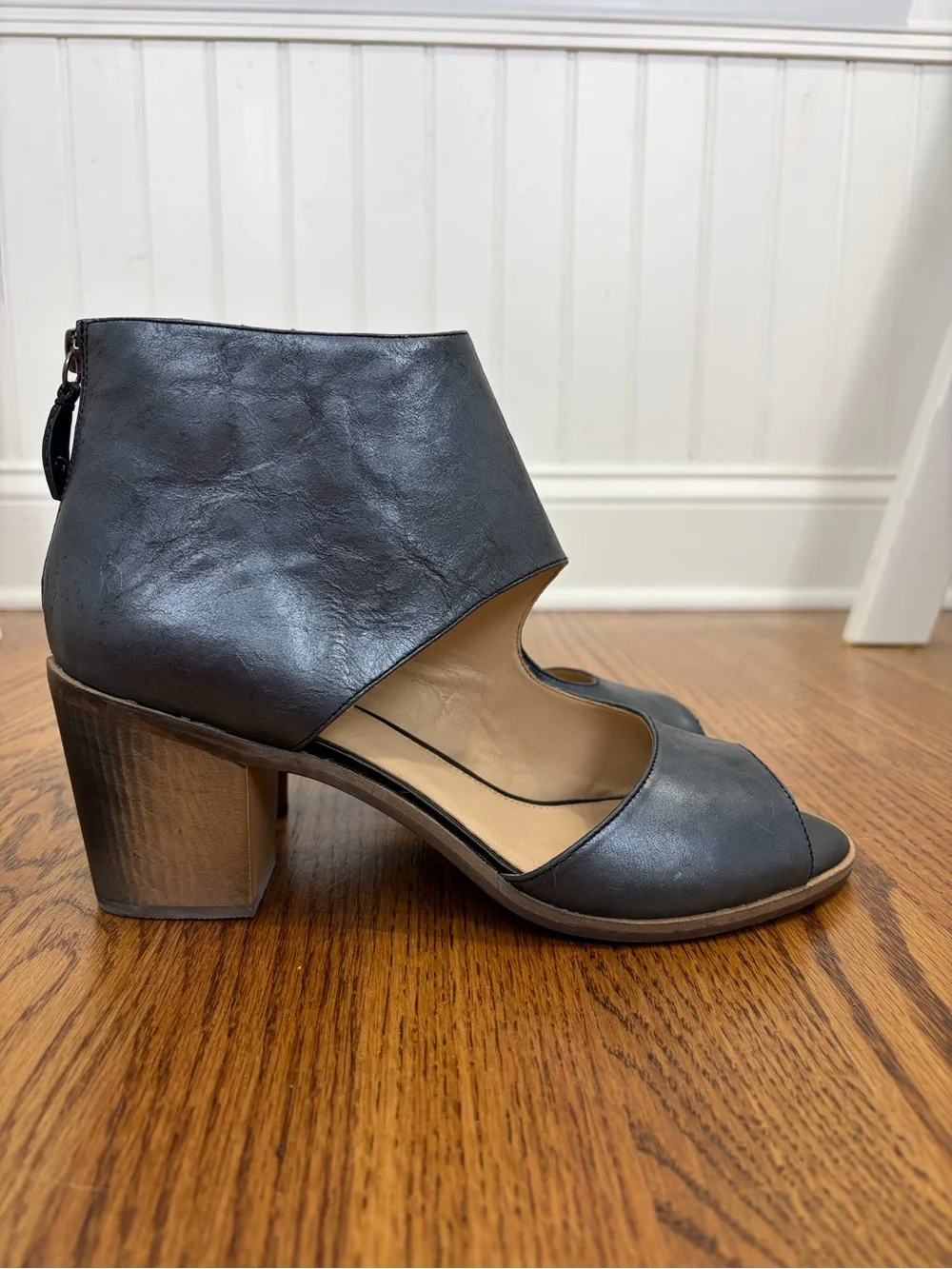Kelsi Dagger Open-toe Gray Leather Chunky Heels (11)
