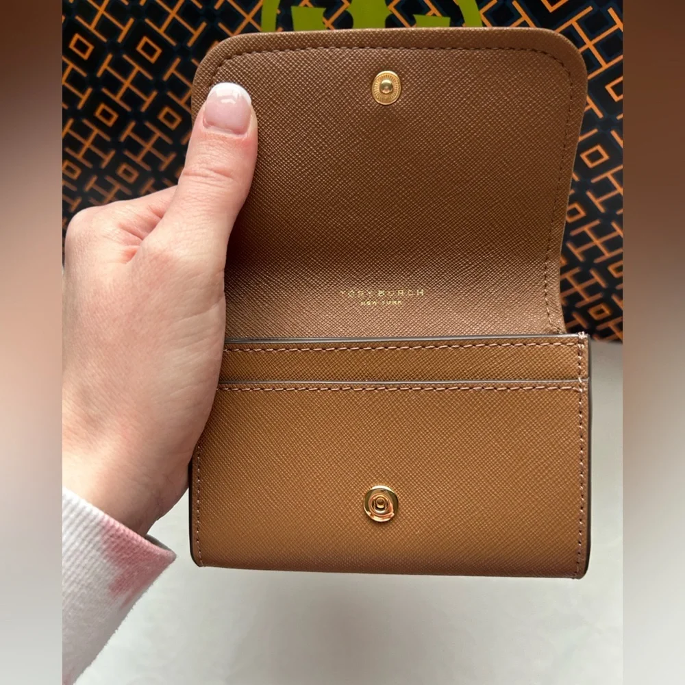 Tory Burch vacation neutral id
