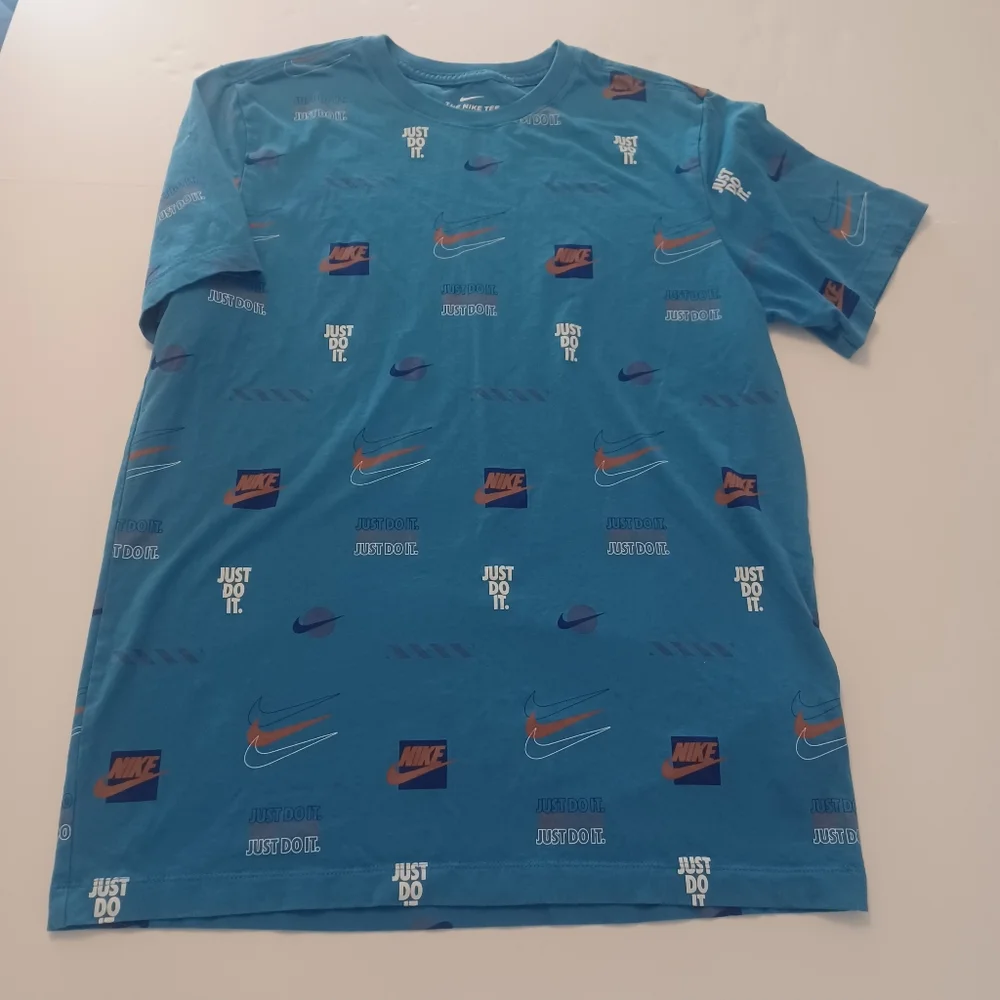 Nike Swoosh Print Logo Tee Sz M