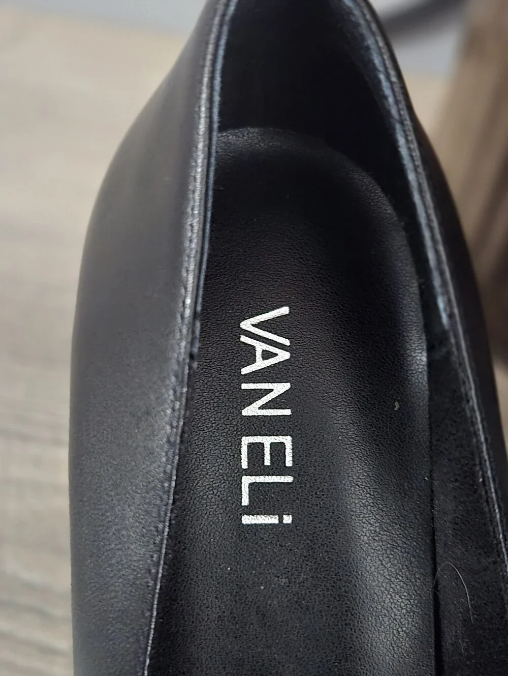 Vaneli Black Pointed-Toe Leather Pumps