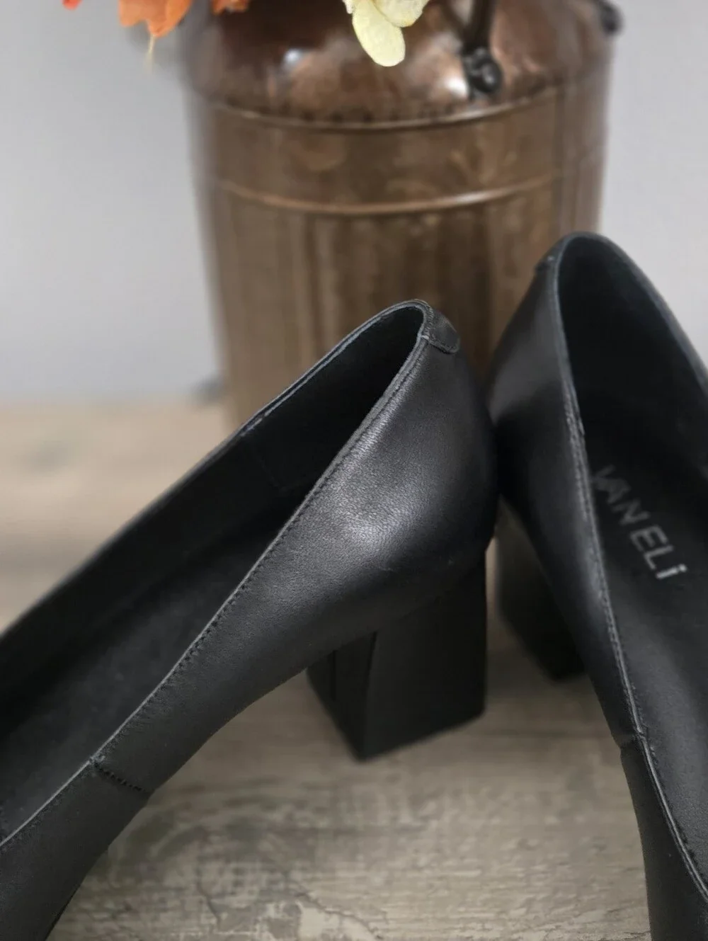 Vaneli Black Pointed-Toe Leather Pumps
