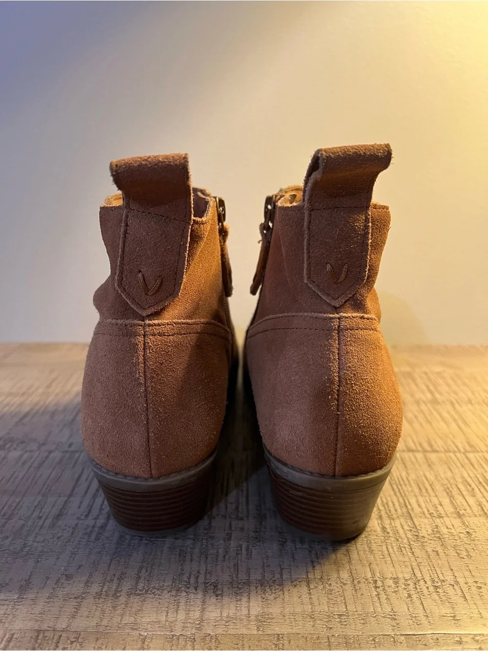 EUC- Vionic Vera Suede Ankle Booties in Toffee Brown with Inside Zip.Size 9.5