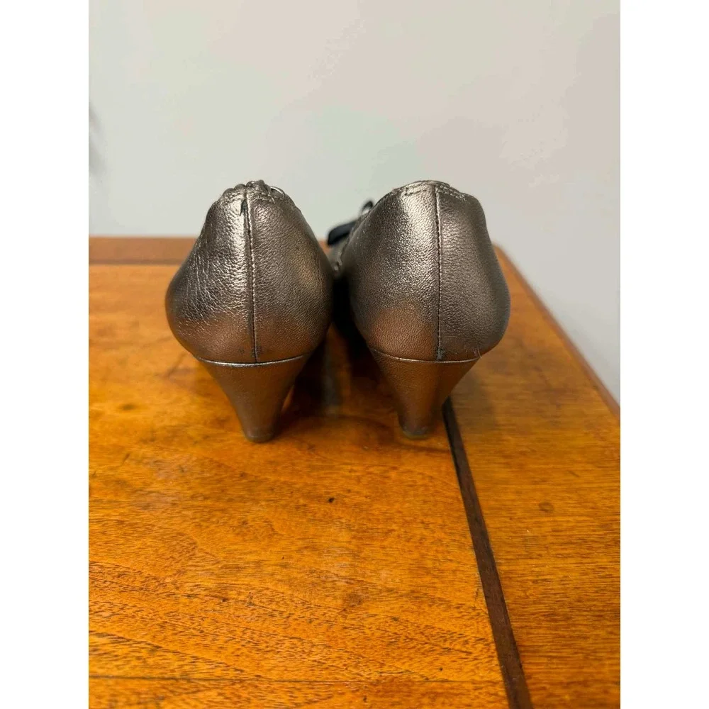 Vtg y2k Marc by Marc Jacobs Metallic Bronze Leather Kitten Heels Bow Pumps 39.5