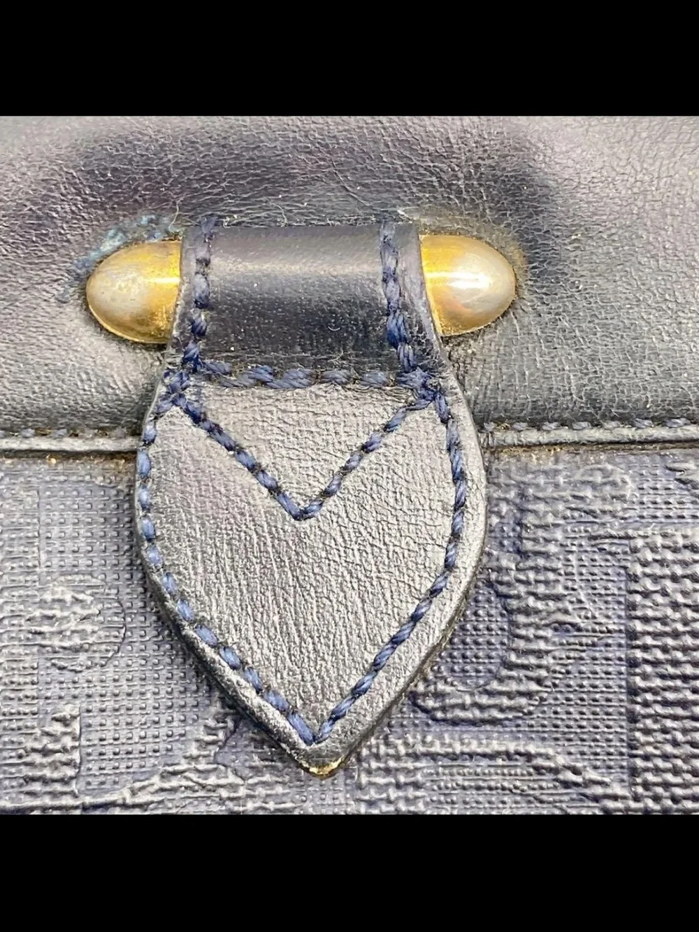 Dior compact shoulder