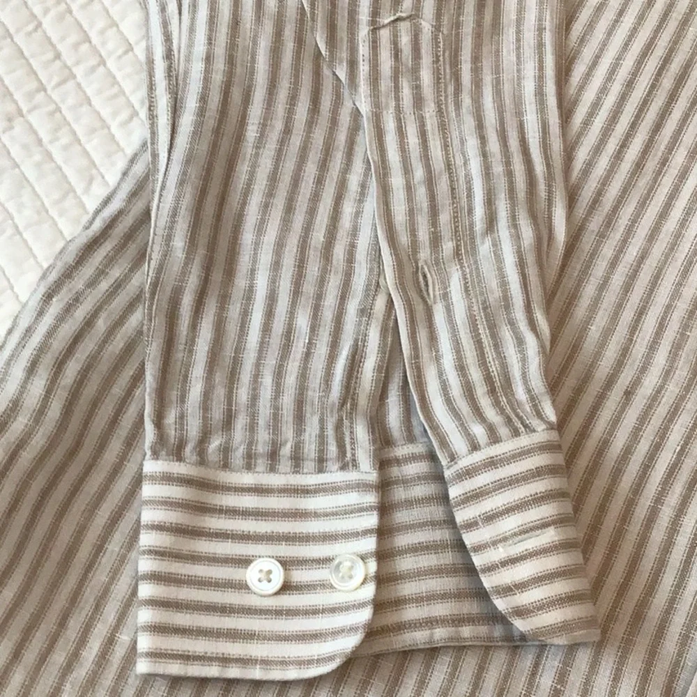 Banana Republic reposhing this