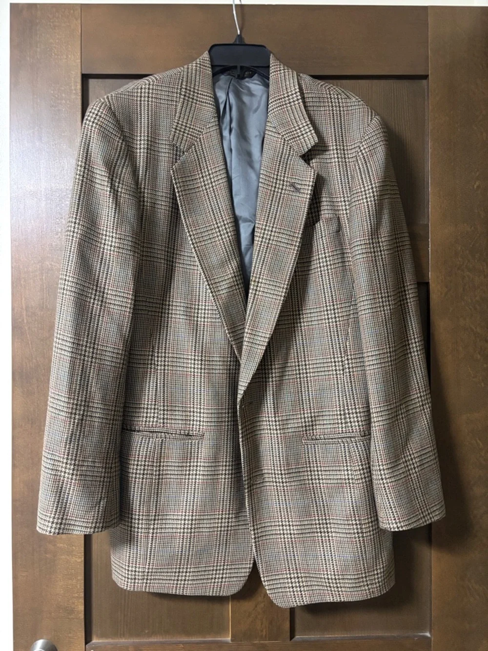 Donna Karan plaid tone features