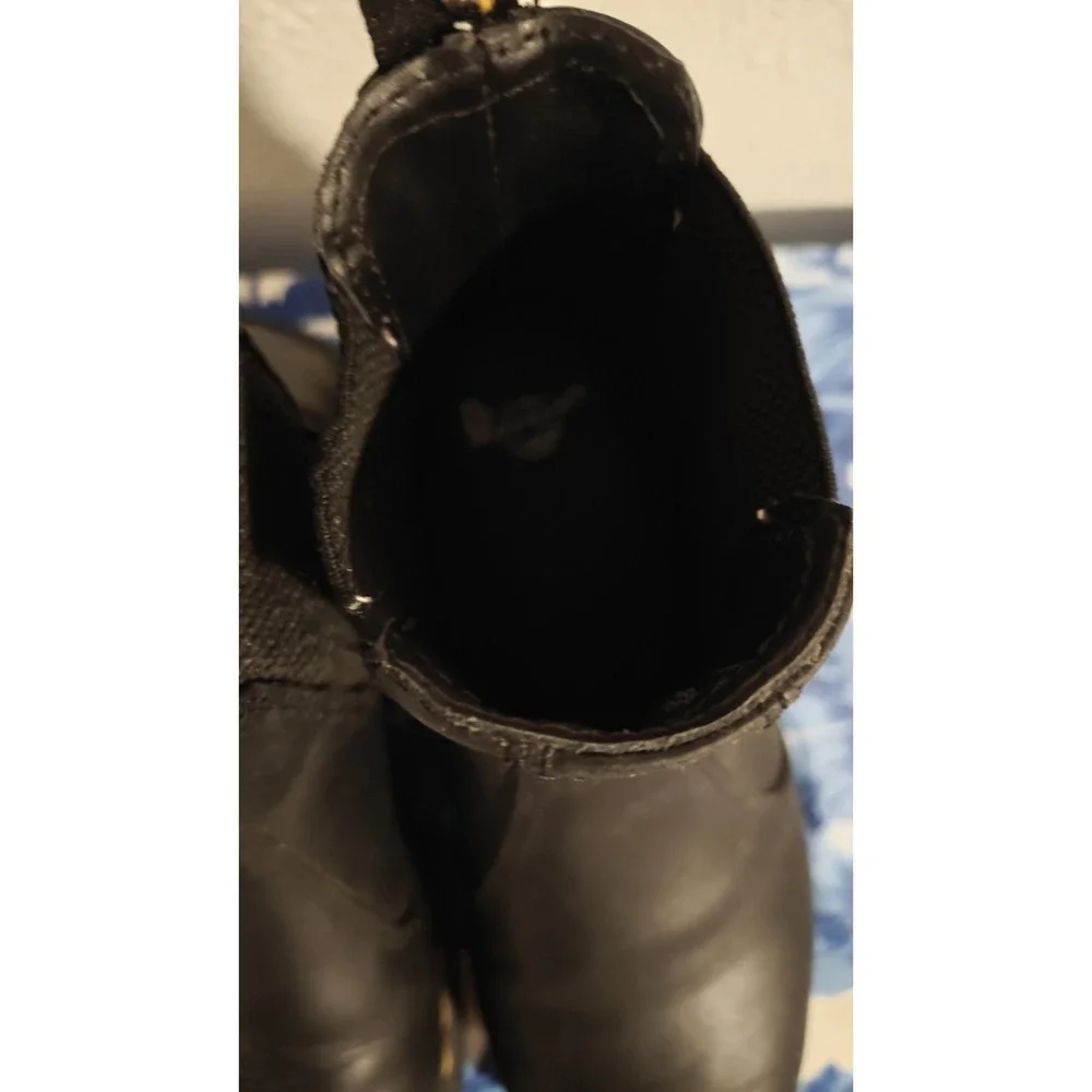 Dr. Martens clean wear very