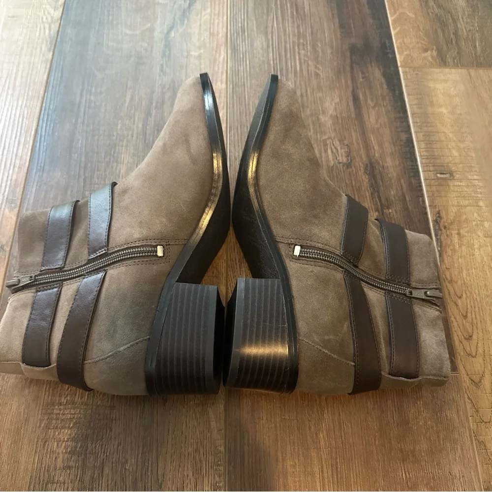 Vionic side zipper