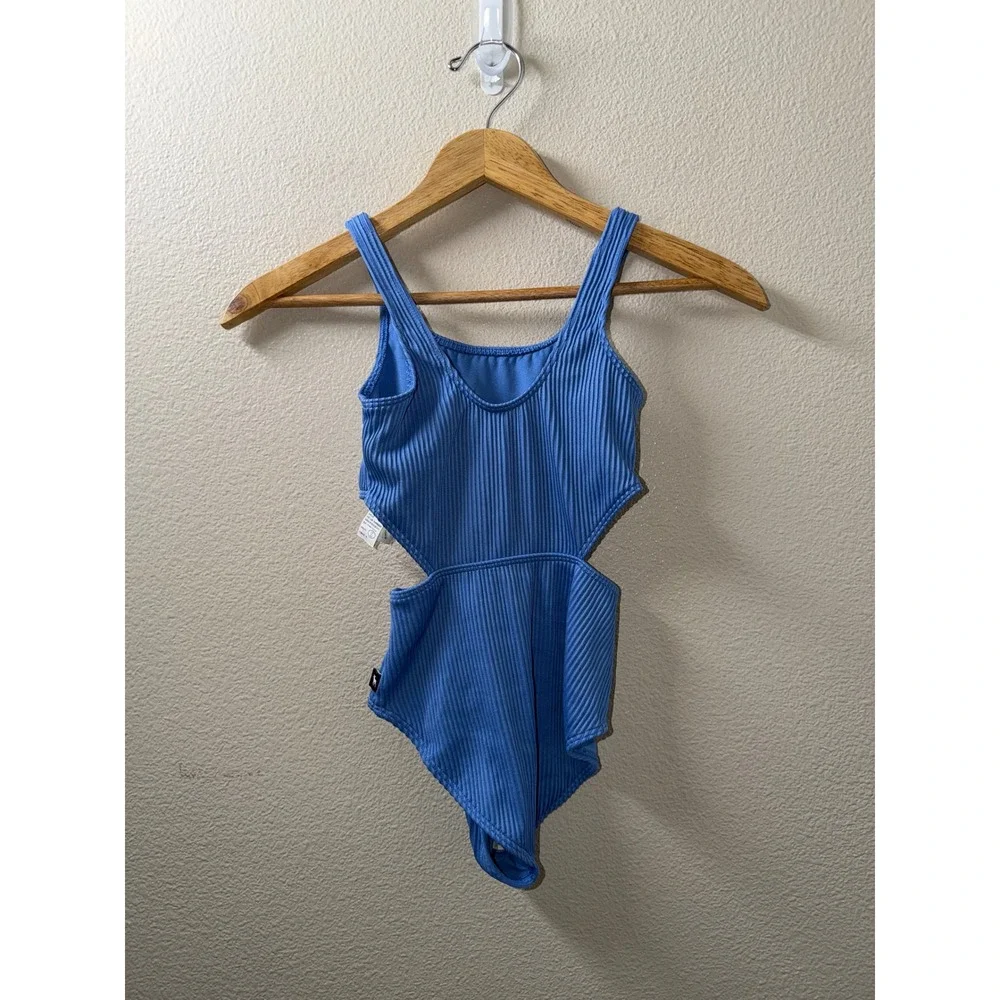 abercrombie kids item has