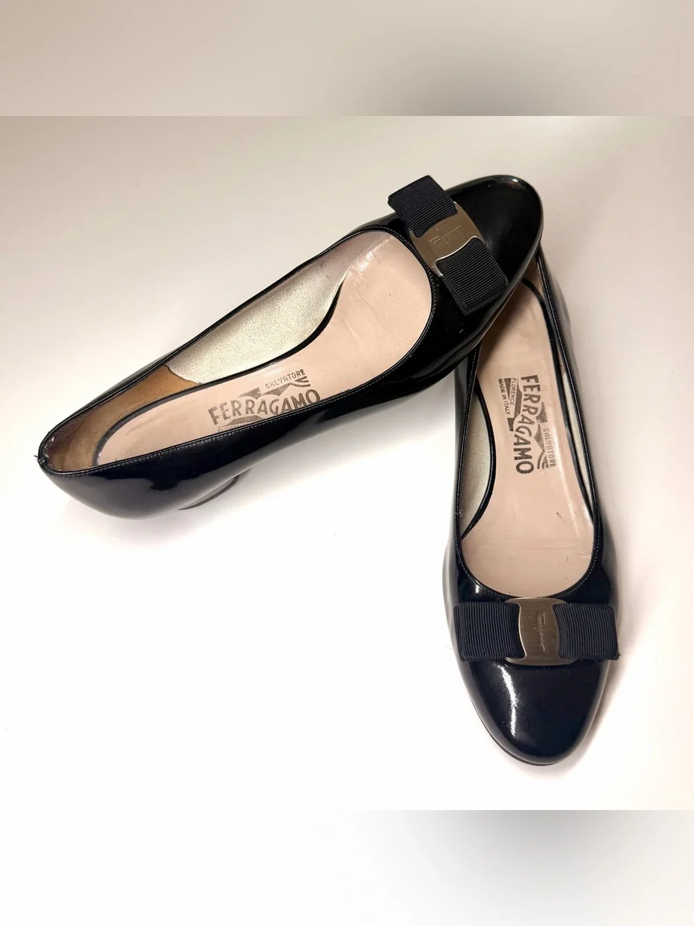 Salvatore Ferragamo Women’s Vera Bow Black Patent Leather Pump Low Heel Shoes 8B