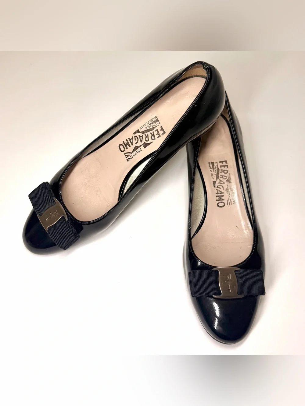 Salvatore Ferragamo Women’s Vera Bow Black Patent Leather Pump Low Heel Shoes 8B