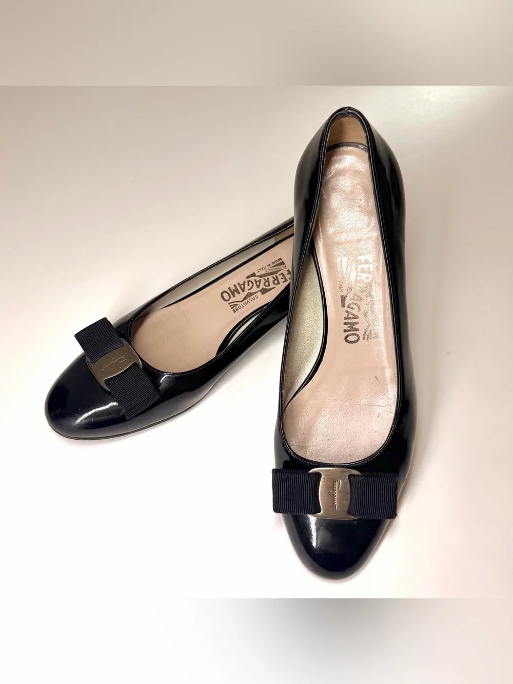 Salvatore Ferragamo Women’s Vera Bow Black Patent Leather Pump Low Heel Shoes 8B