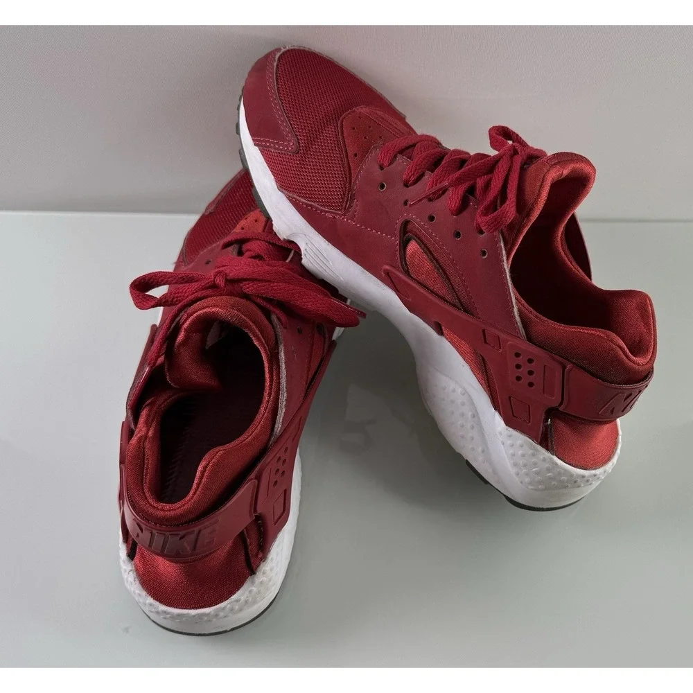 Nike Huarache product pair