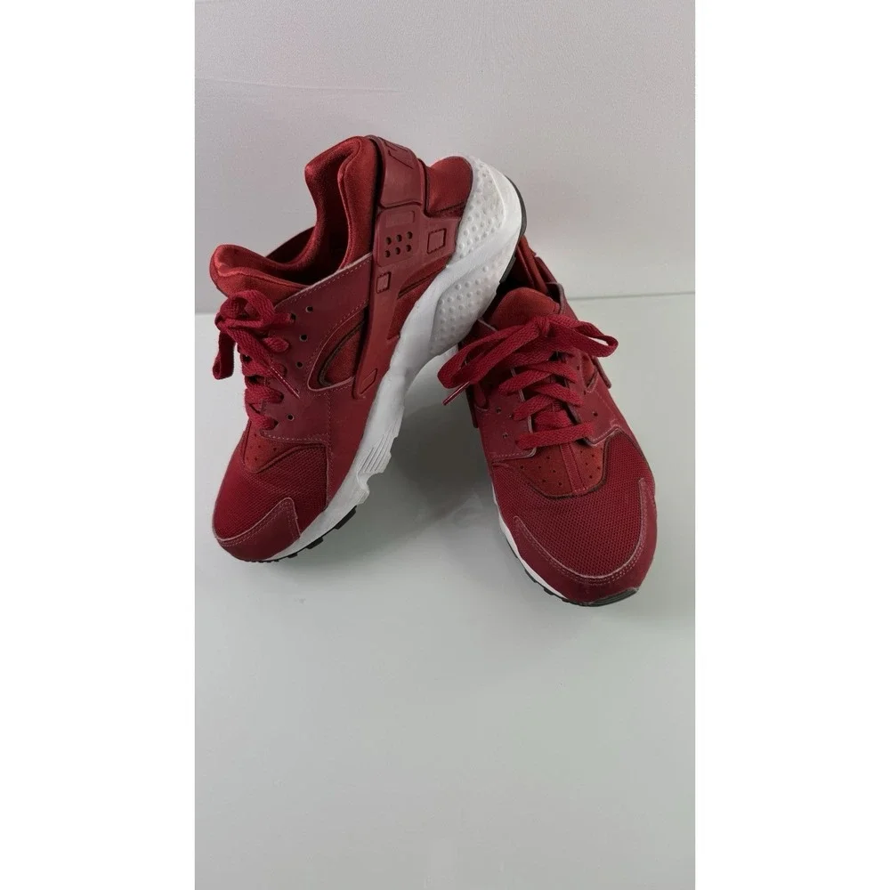 Nike Huarache product pair