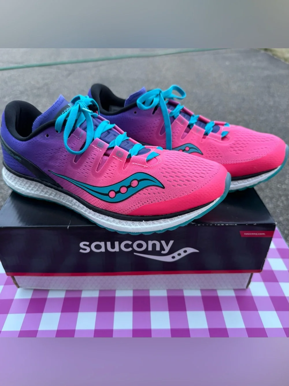 New! Saucony Women’s Freedom ISO Running Sneakers