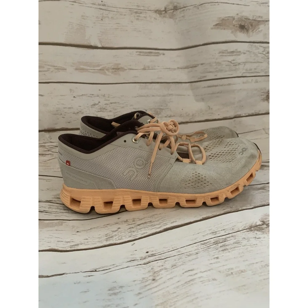 On Cloud X Helion Cloudtec Women's Low Top Running Shoes Size 10 Silver/Almond‎