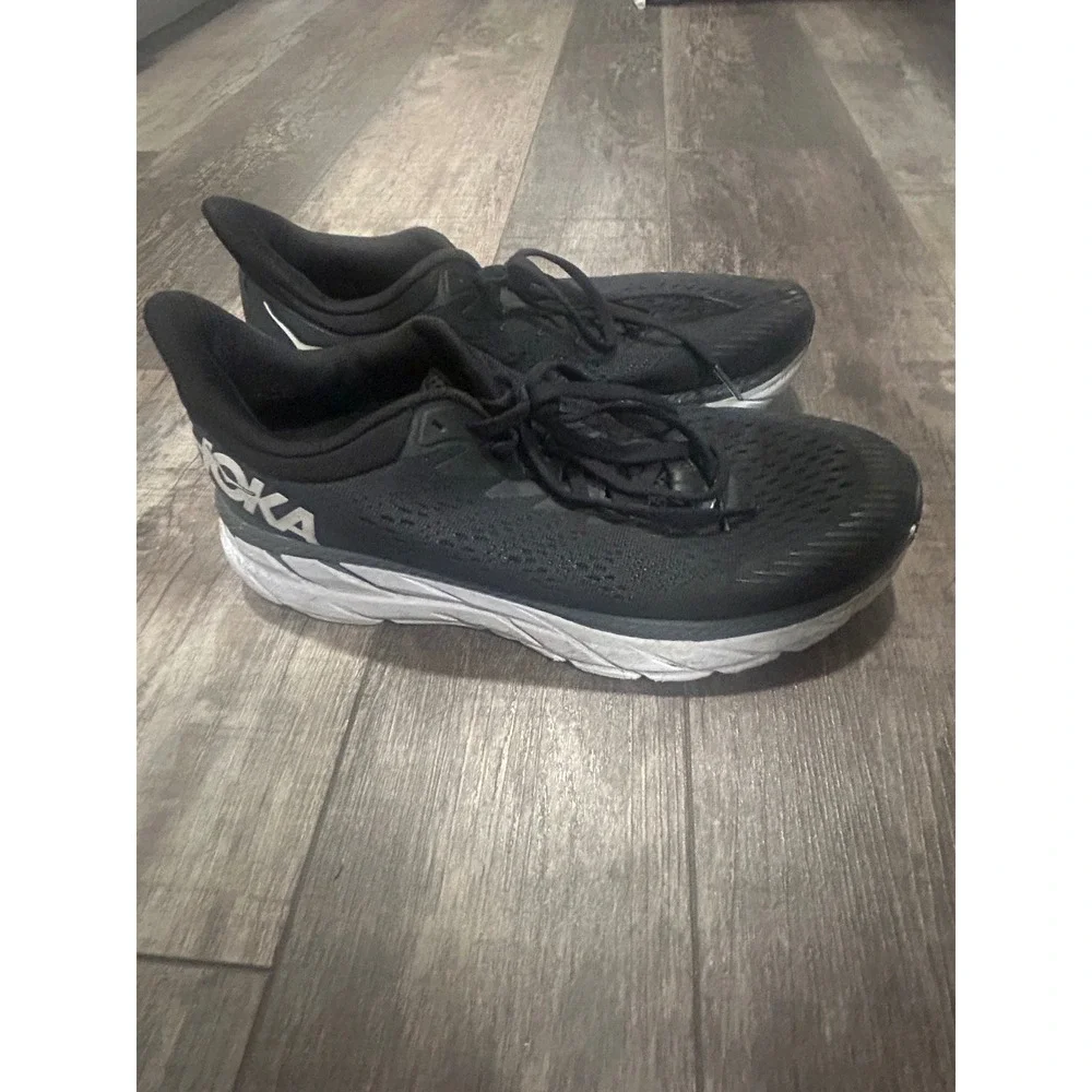 Hoka One One black offer width