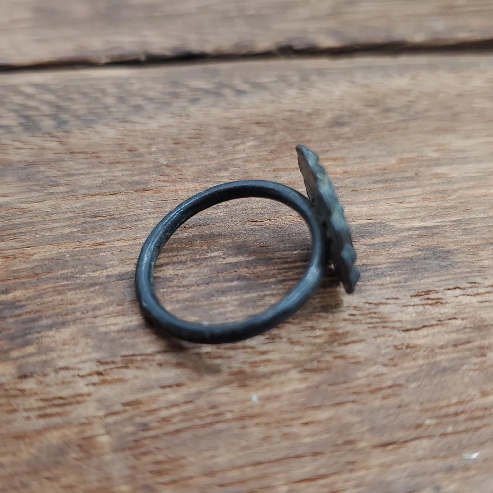 Antique Mourning Black Floral‎ Ring Size 4 R820