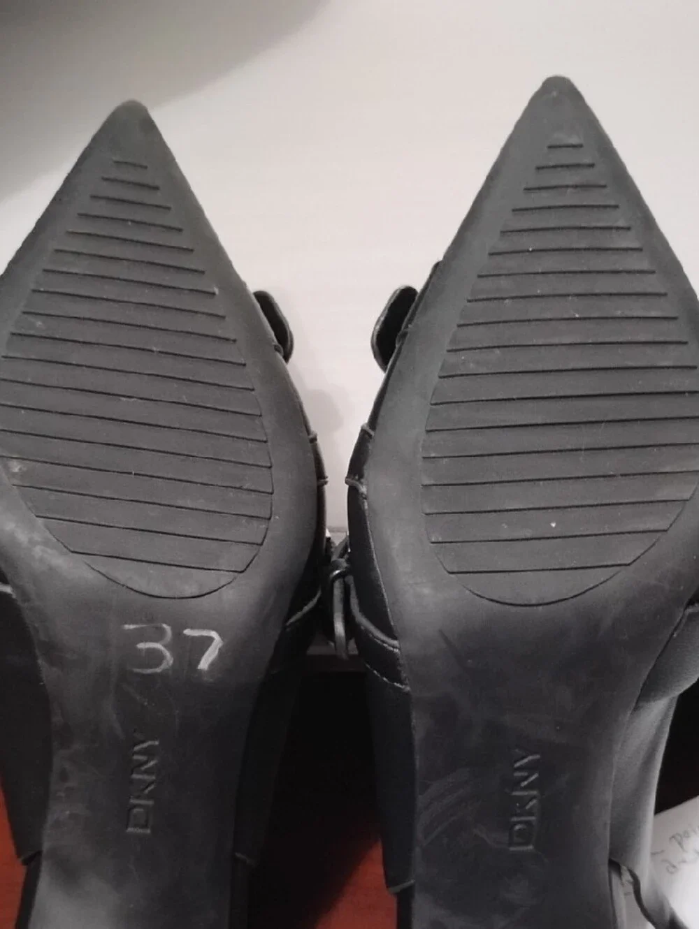 Dkny chic slingback