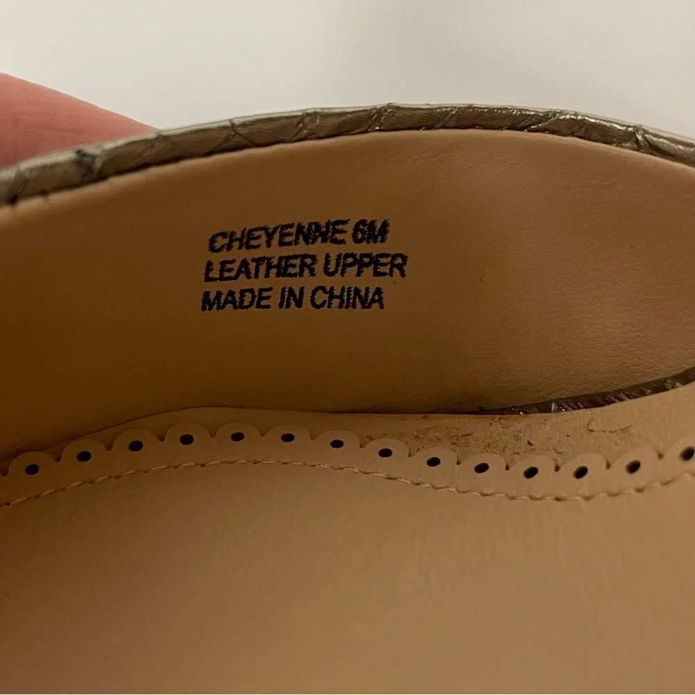 Pour La Victoire insole store box