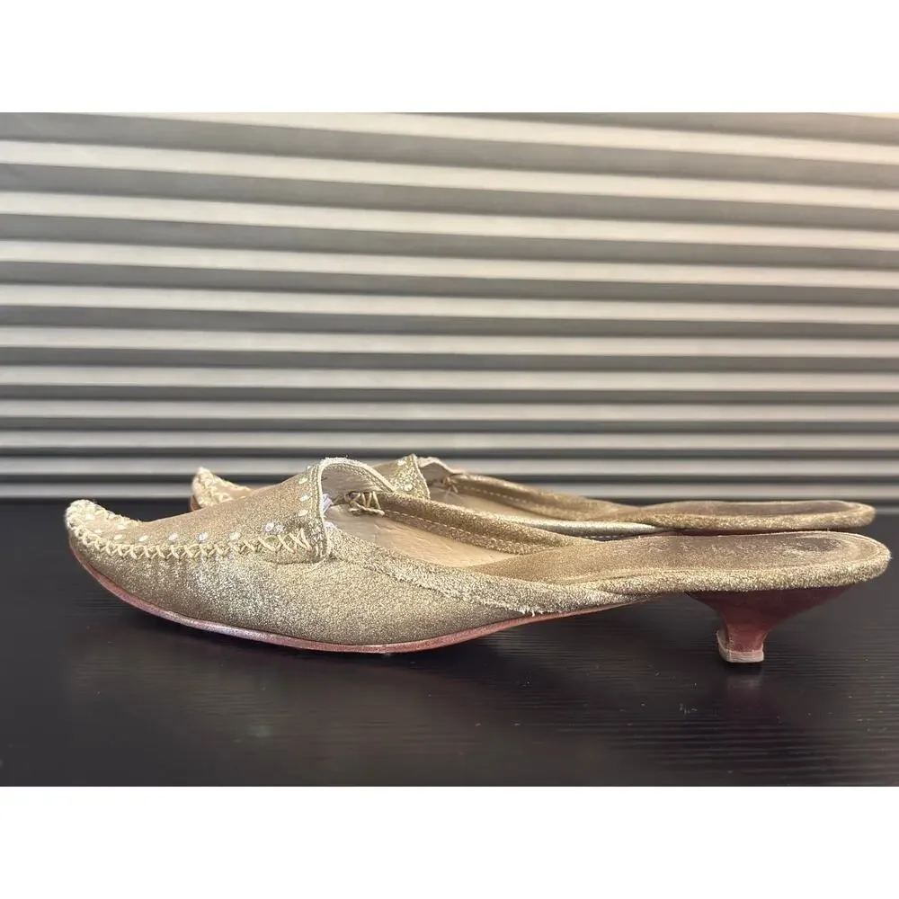 Oliver iridescent dark detailing