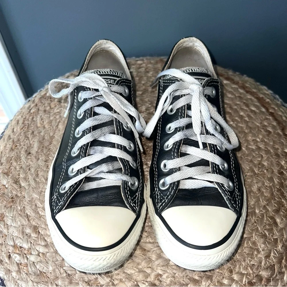Converse upper laces sneakers