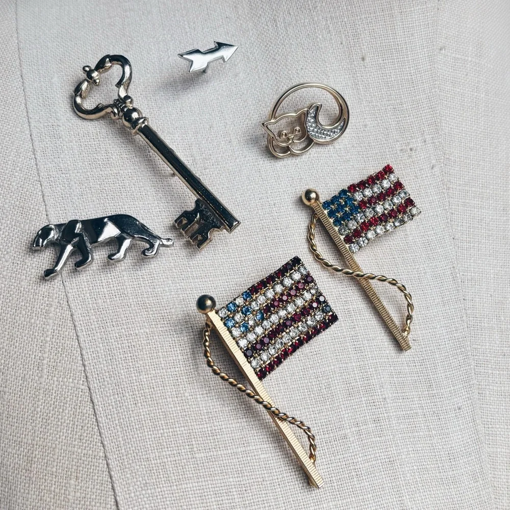 Vintage piece brooch