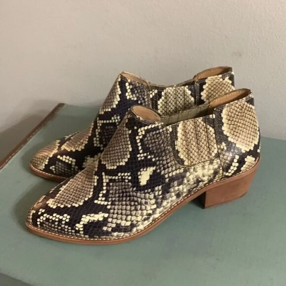 ‎Madewell Low chelsea Snake-Embossed Leather Boot - Size 7