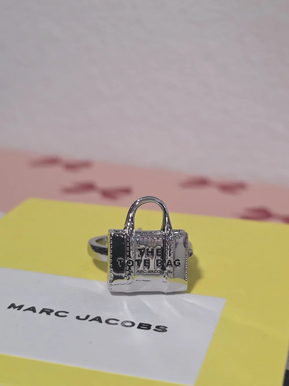 Marc Jacobs solid presentation or