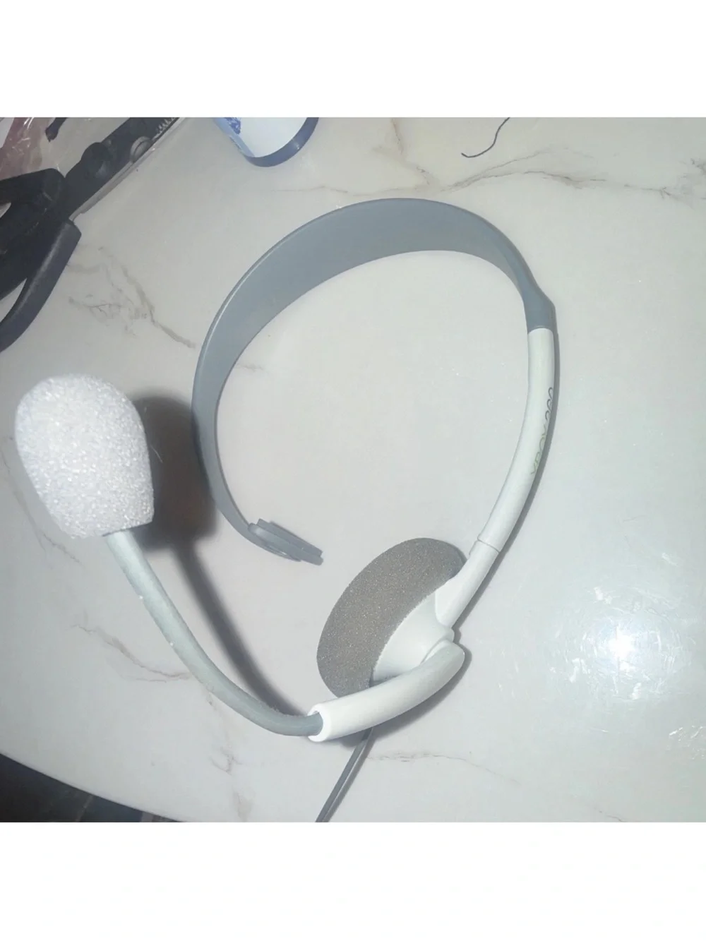 Xbox 360 Wired Mono Headset with Foam Mic Cover in Light Gray and White