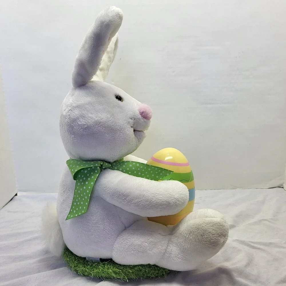 Hallmark Rockin Robin Animated Singing‎ Easter Bunny  Rabbit Chick Egg Plush EUC