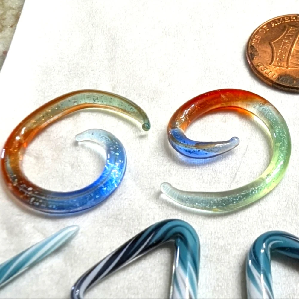 8g 1 pair of 8g gauged rainbow glitter glass earrings Ombre