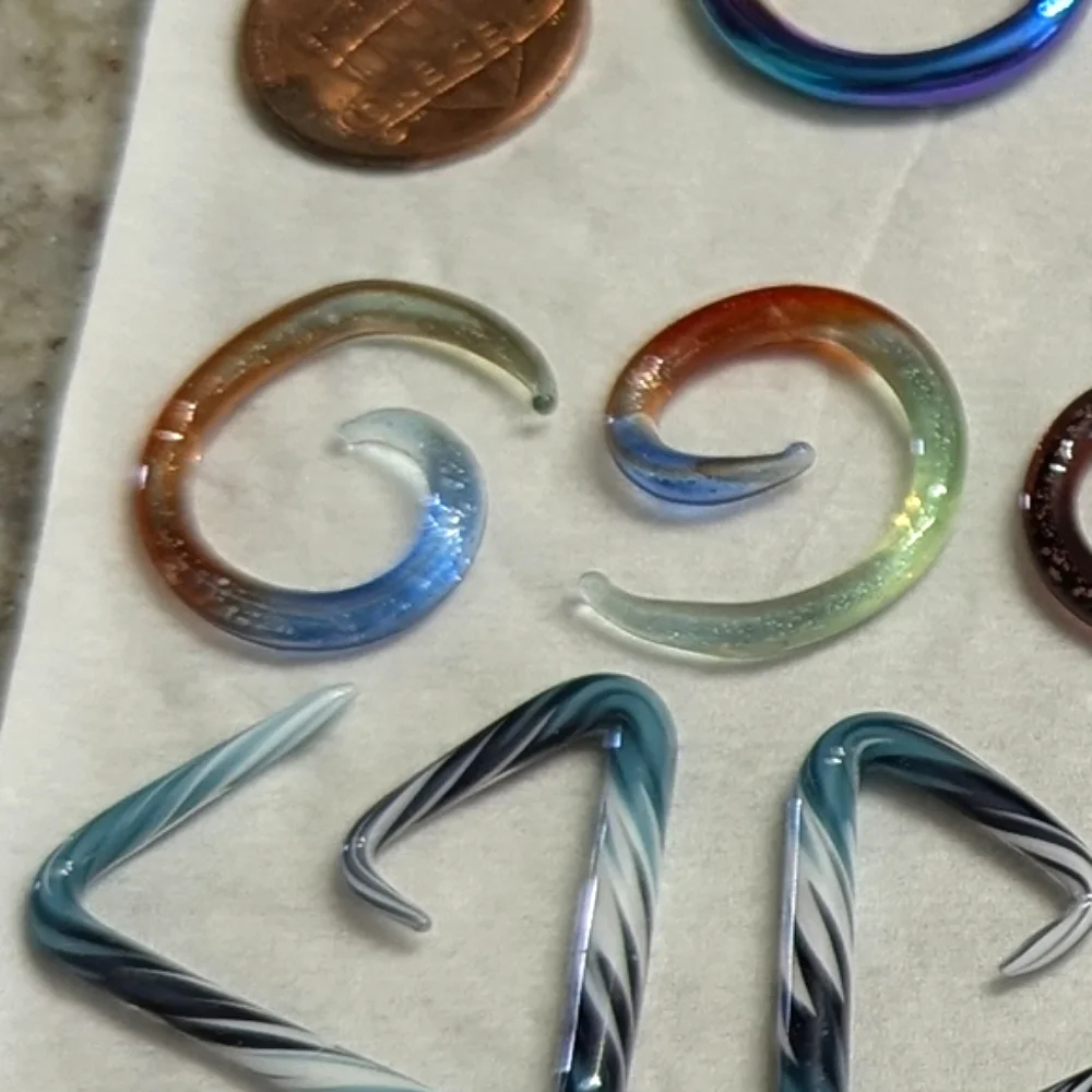 8g 1 pair of 8g gauged rainbow glitter glass earrings Ombre