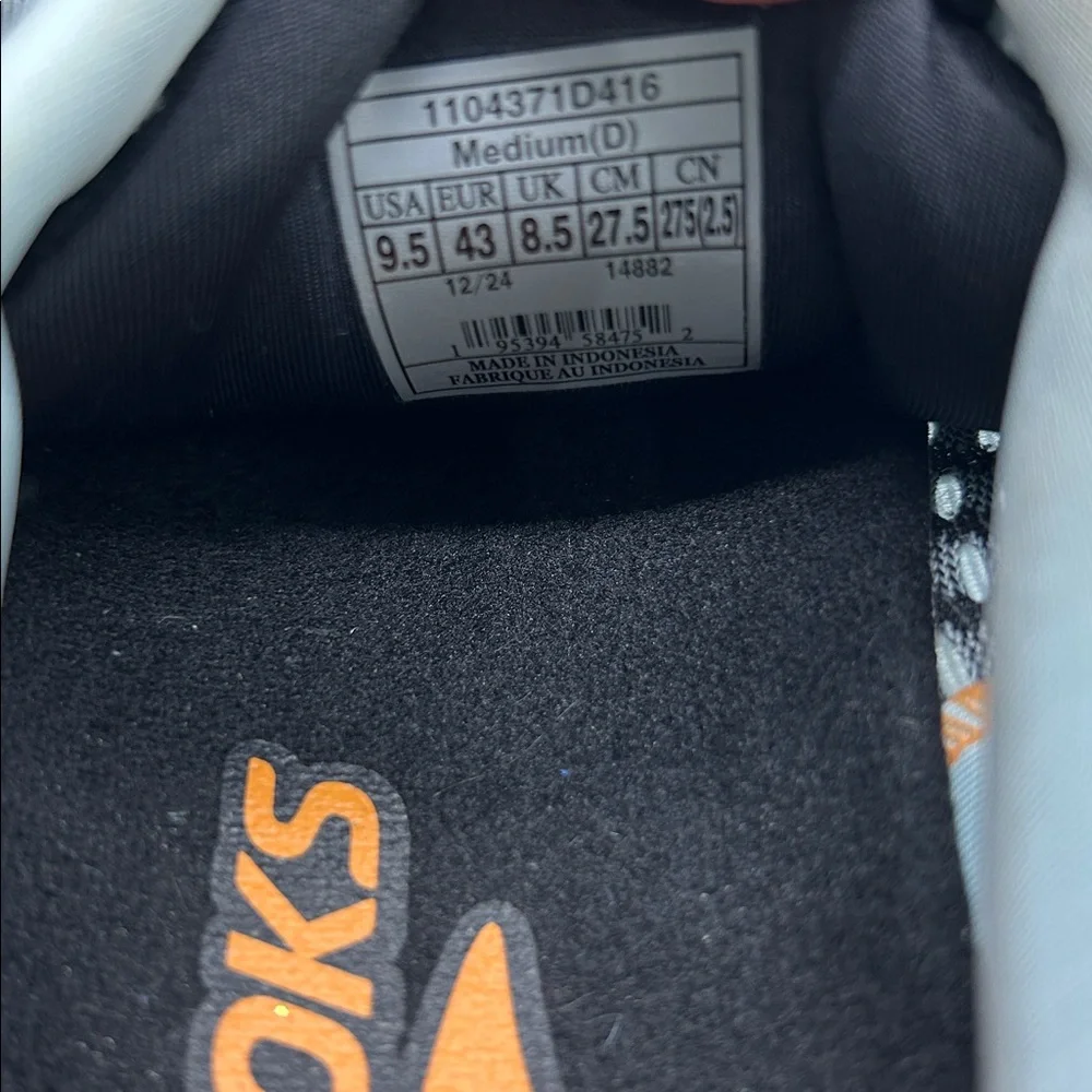 Brooks outsole blue breathable